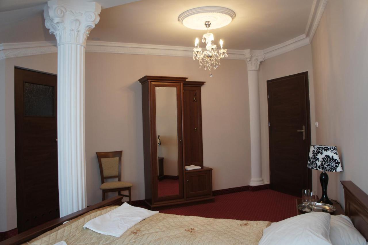 Villa DemetriosKaluszyn  エクステリア 写真
